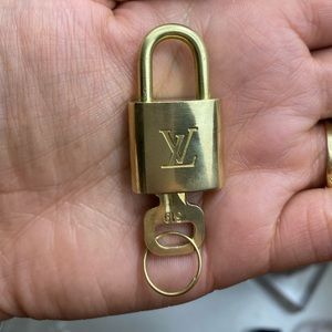 Louis Vuitton Lock & Key #319
